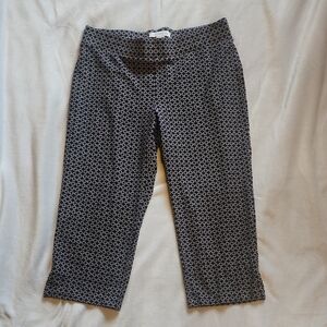 Liz Claiborne Black & White Geometric Capris